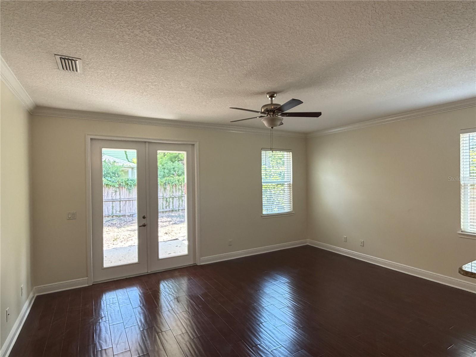 2553 S MILLS AVE #B — photo 2