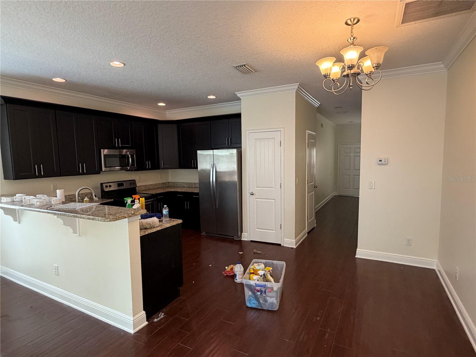 2553 S MILLS AVE #B — photo 3