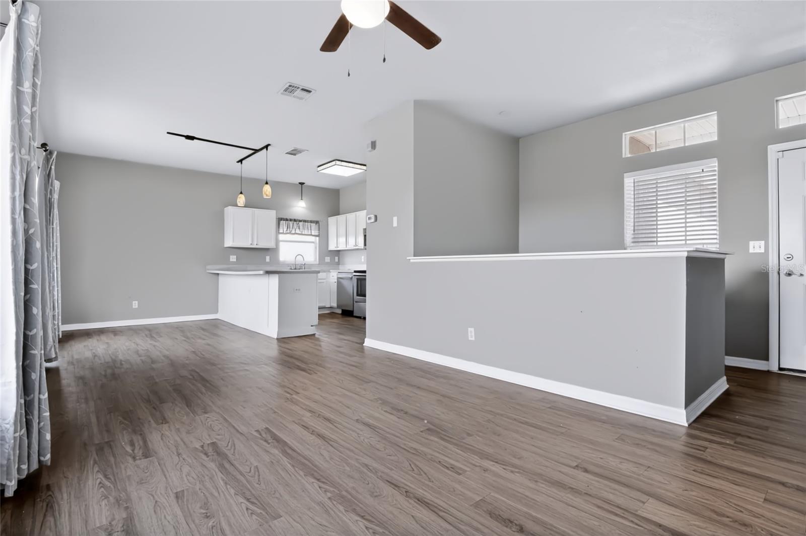 1512 PRESIDIO DR — photo 3
