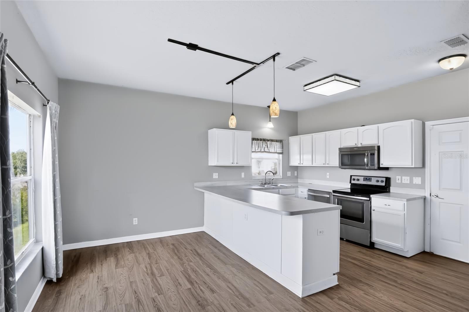 1512 PRESIDIO DR — photo 4