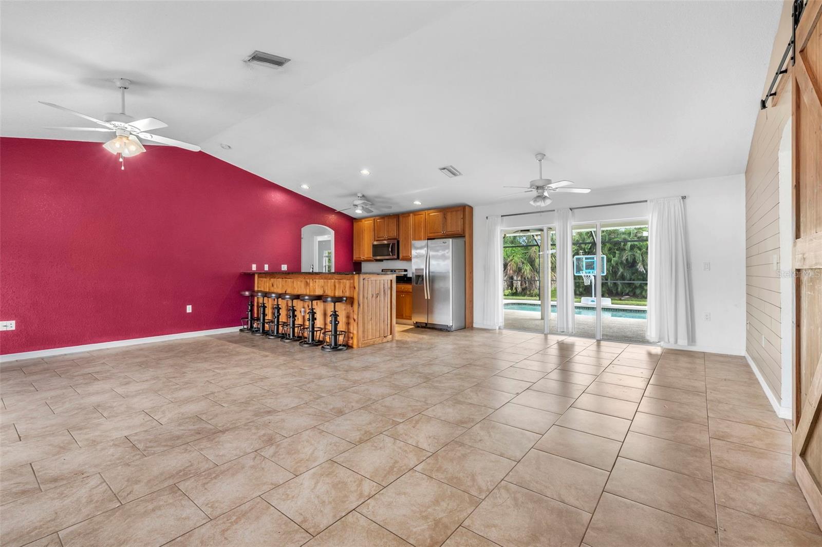 209 BROADMOOR LN — photo 4