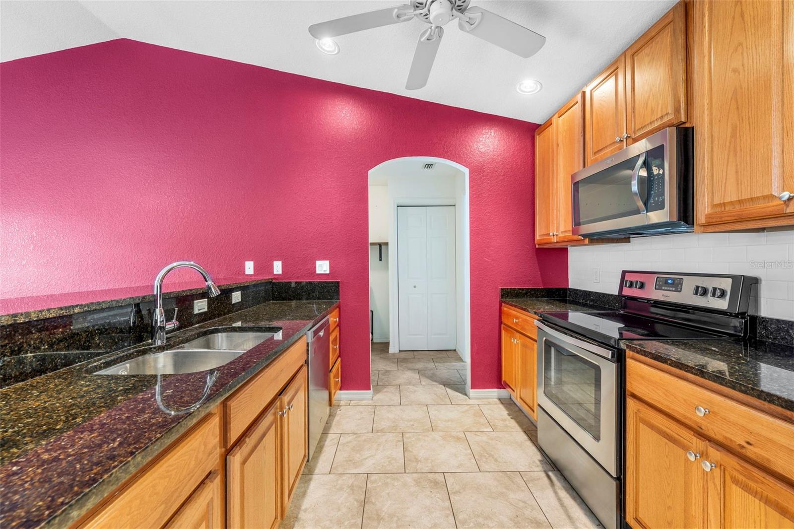 209 BROADMOOR LN — photo 8