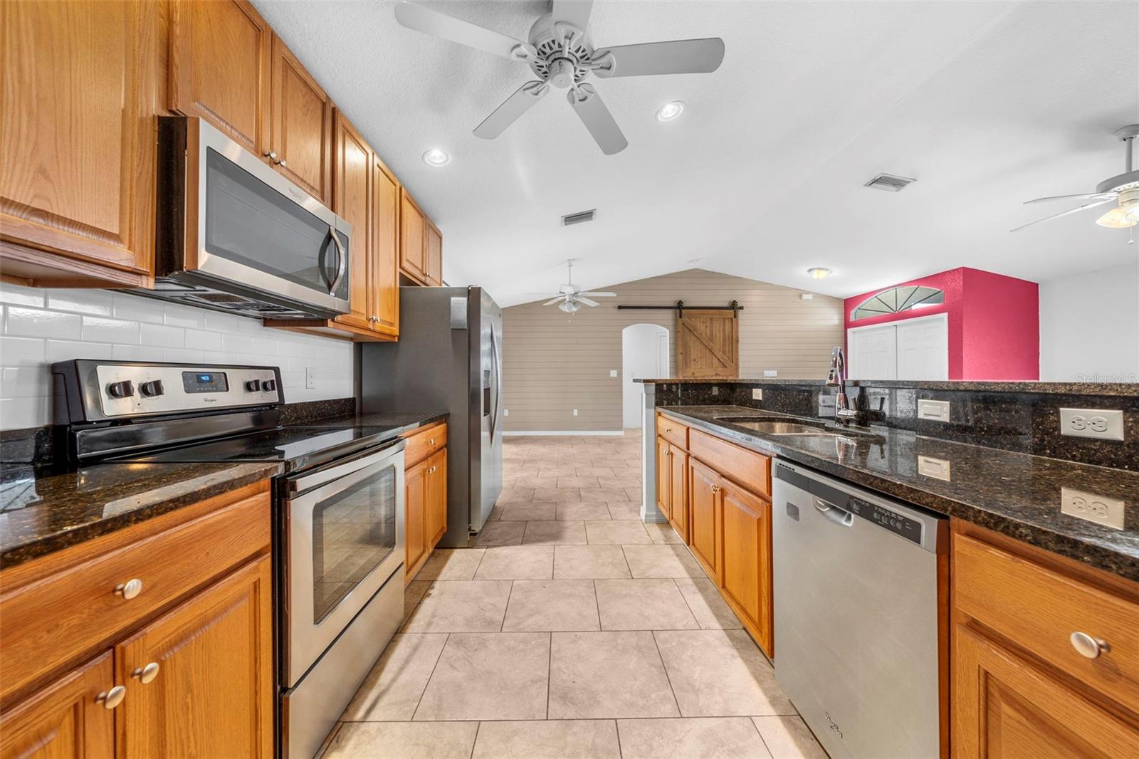 209 BROADMOOR LN — photo 9