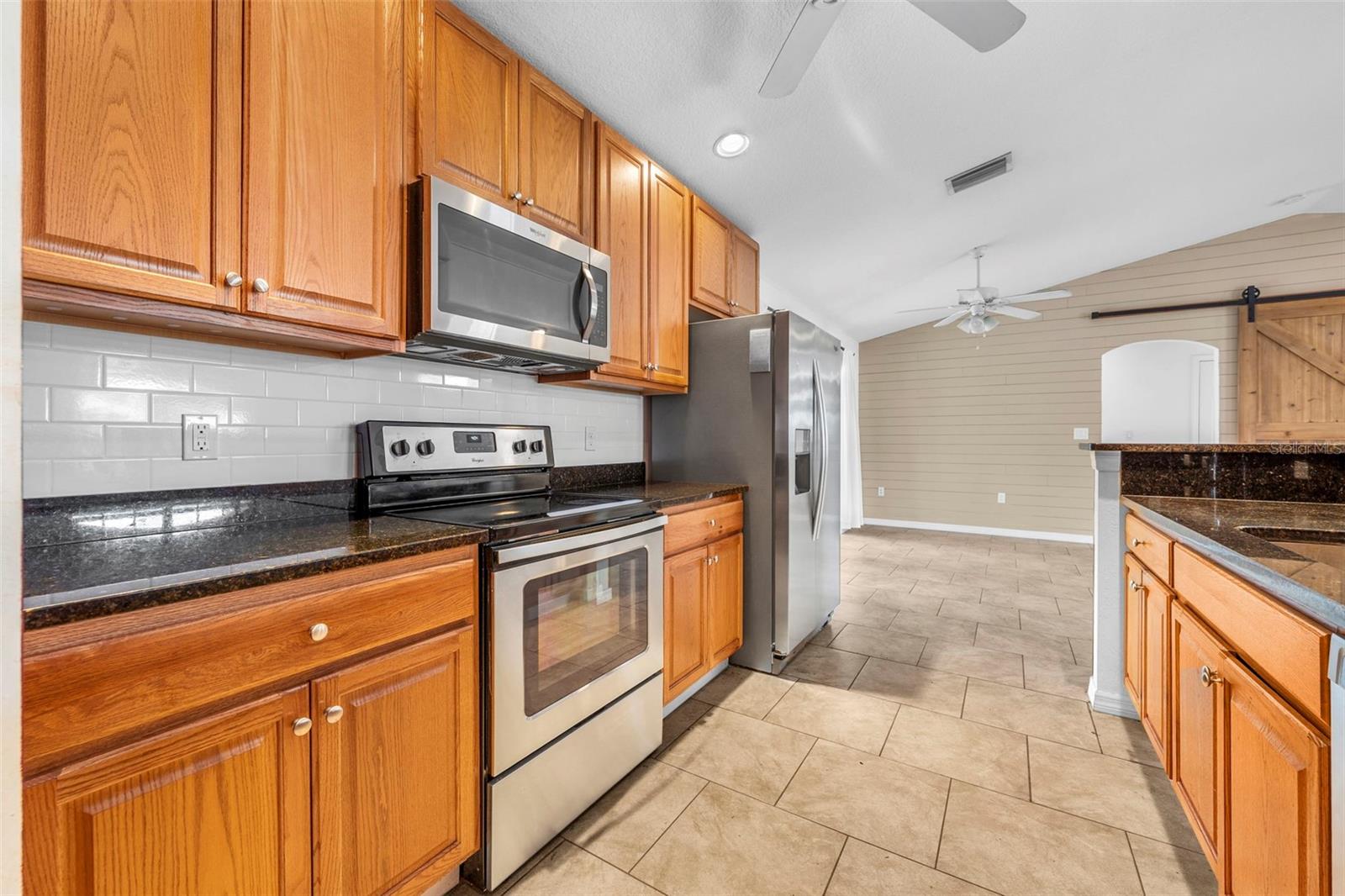 209 BROADMOOR LN — photo 10