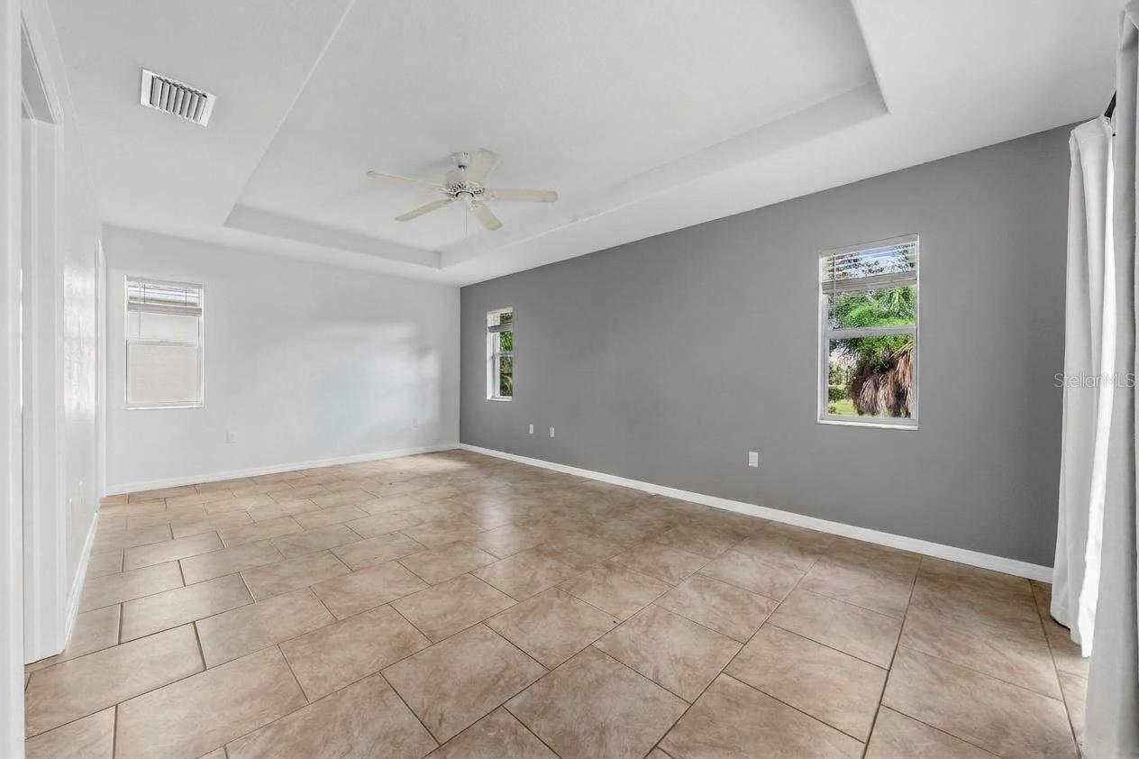 209 BROADMOOR LN — photo 13