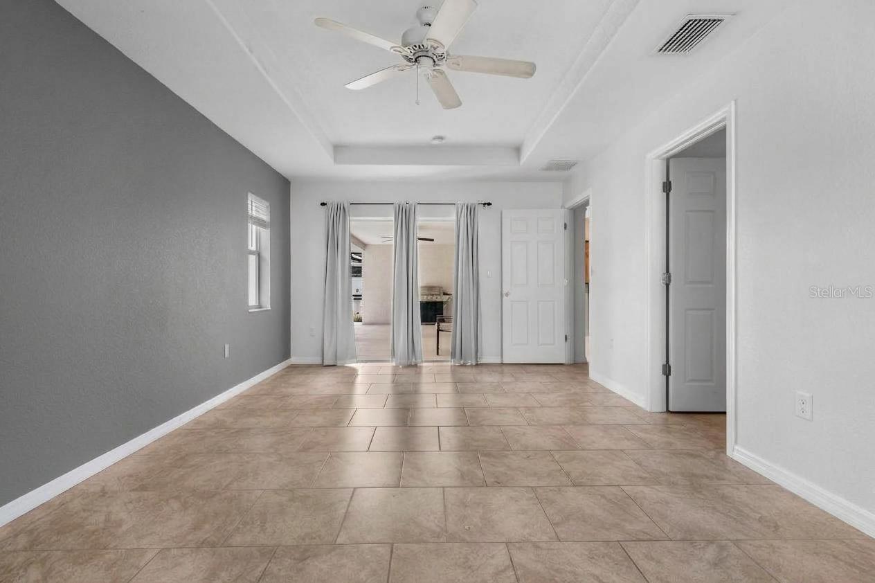 209 BROADMOOR LN — photo 16
