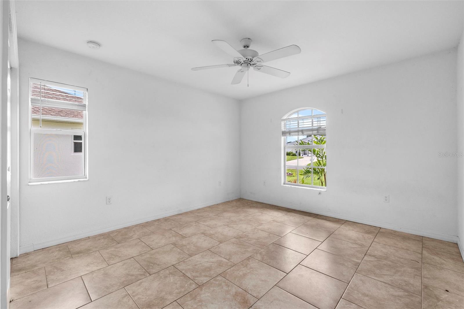 209 BROADMOOR LN — photo 22