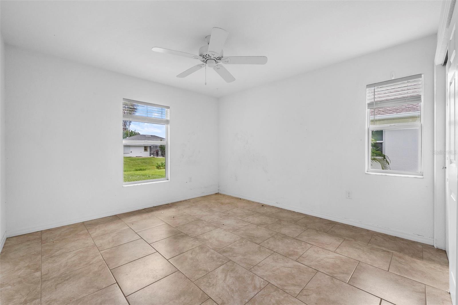 209 BROADMOOR LN — photo 25