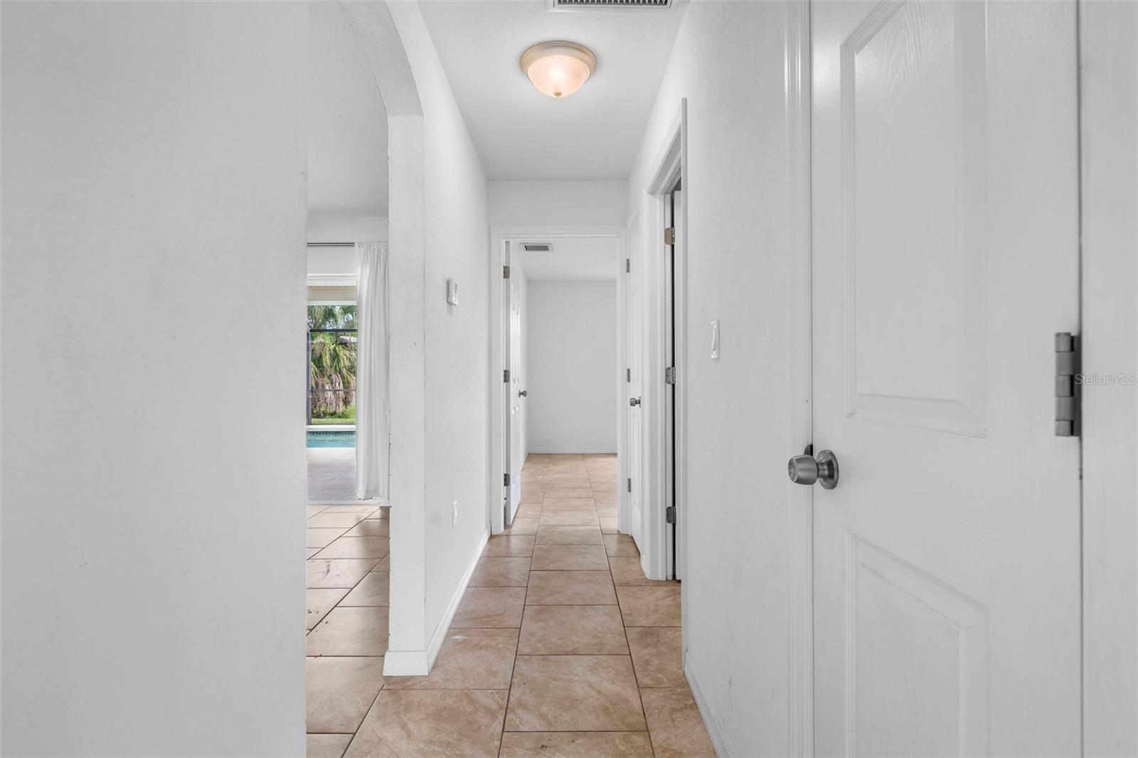 209 BROADMOOR LN — photo 27