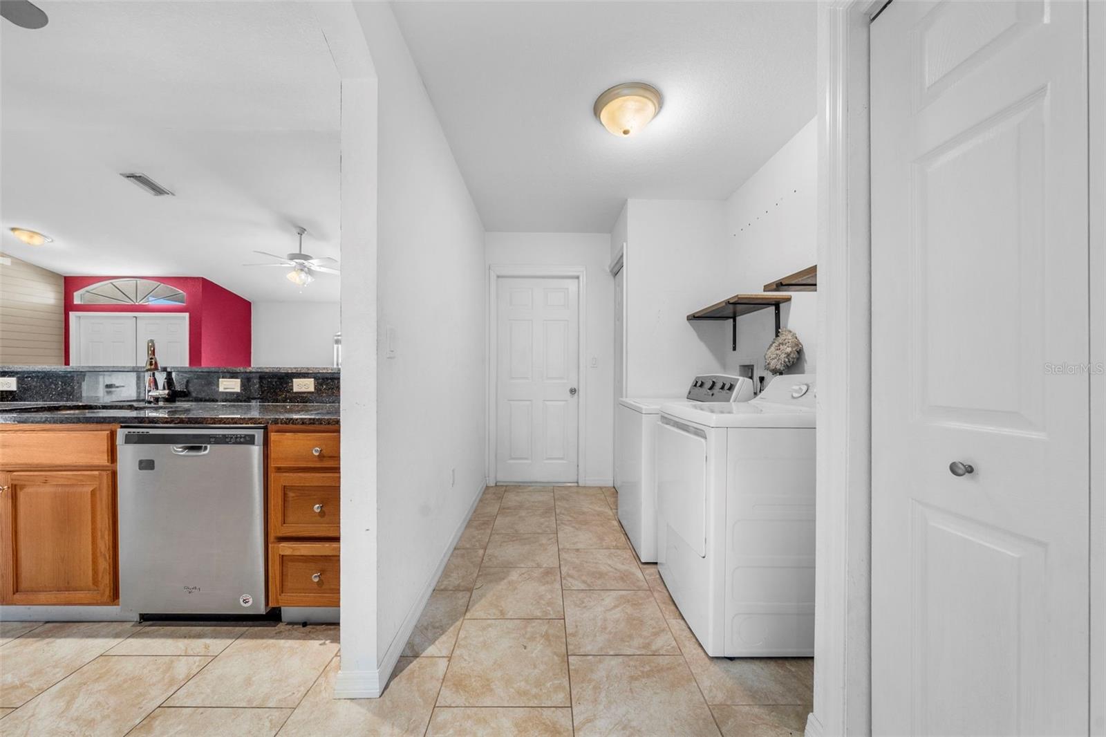 209 BROADMOOR LN — photo 32