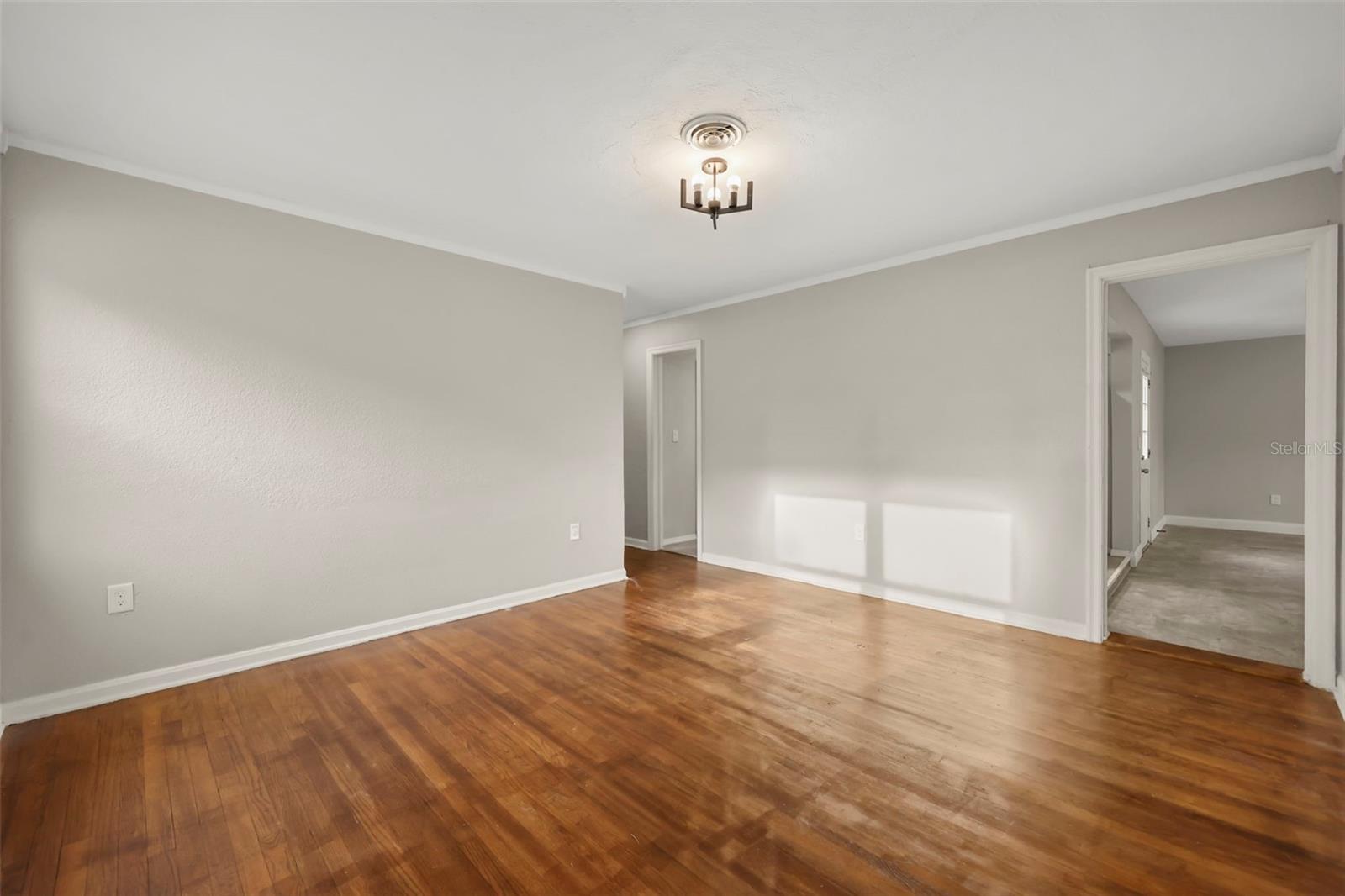 2410 ORANGE AVE — photo 3