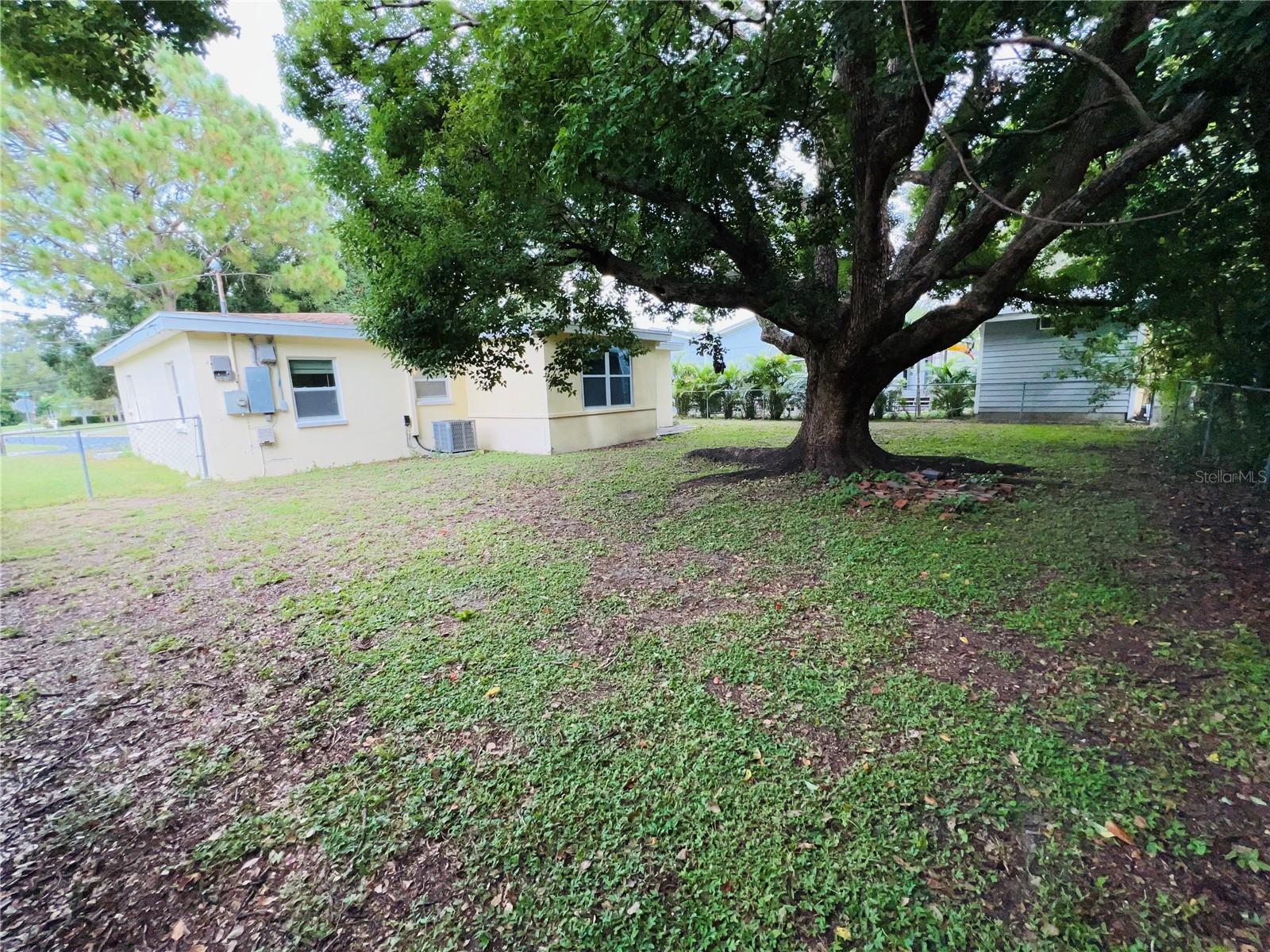 1247 DAVIS RD — photo 4