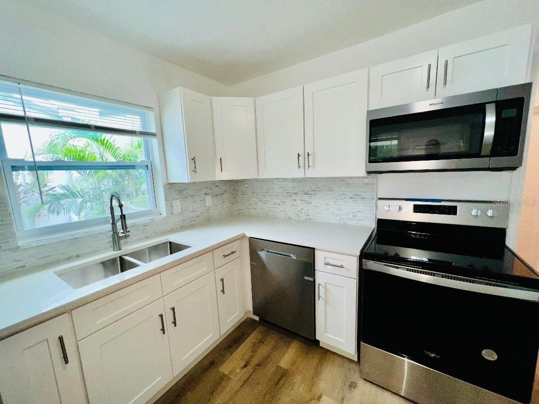 1247 DAVIS RD — photo 10