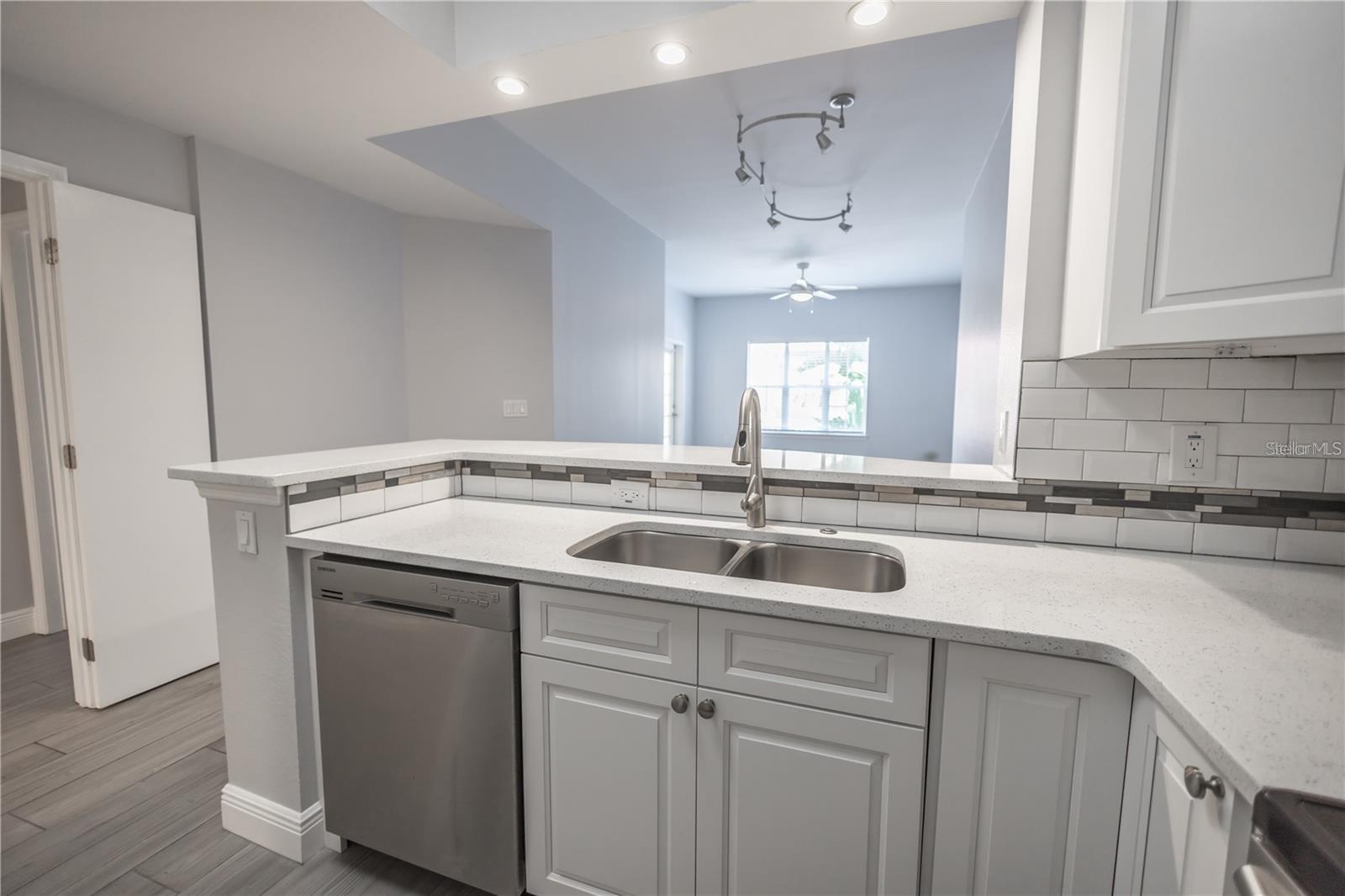 100 4TH AVE S #217 — photo 3