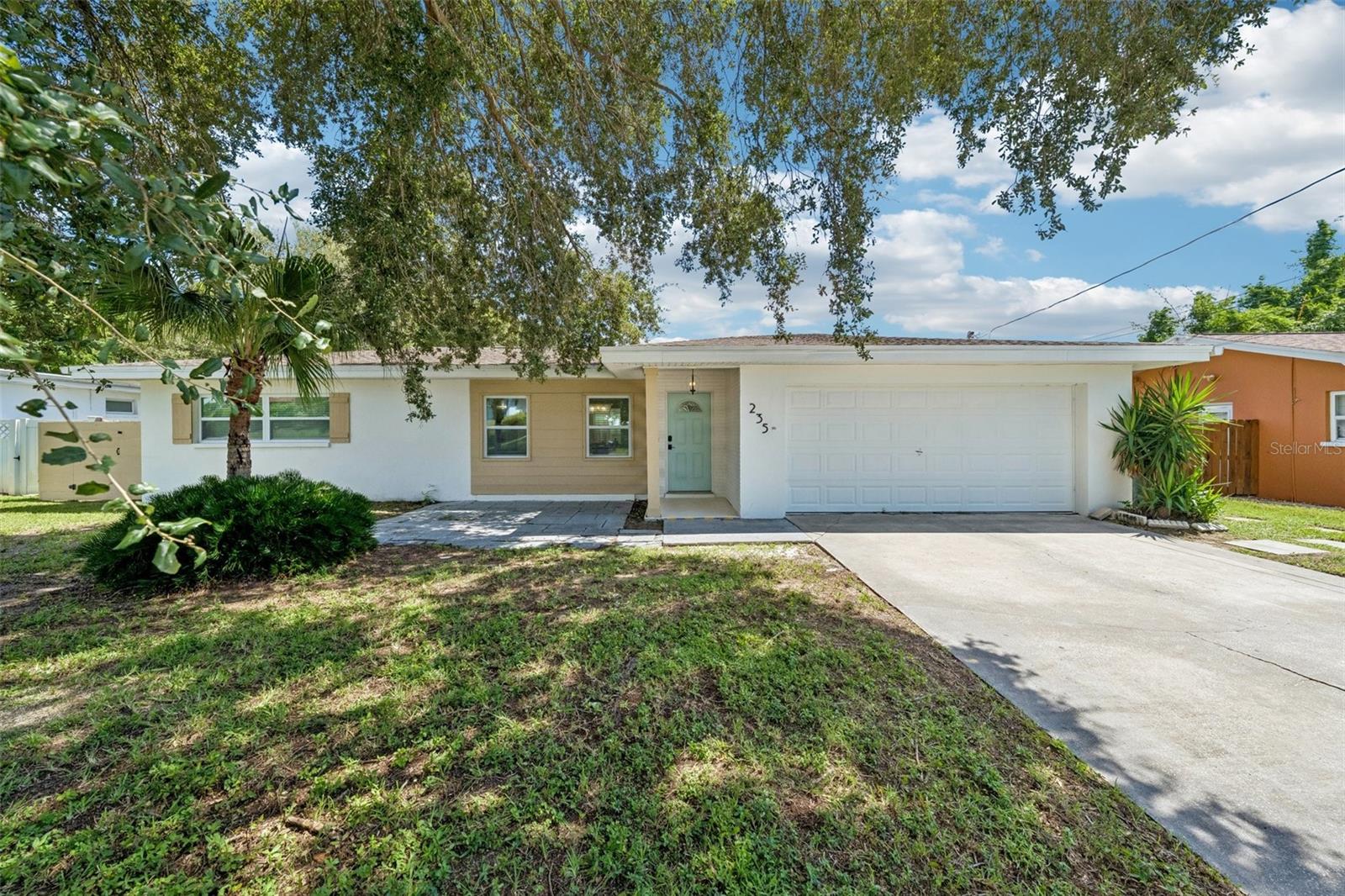235 OVERBROOK DR E photo
