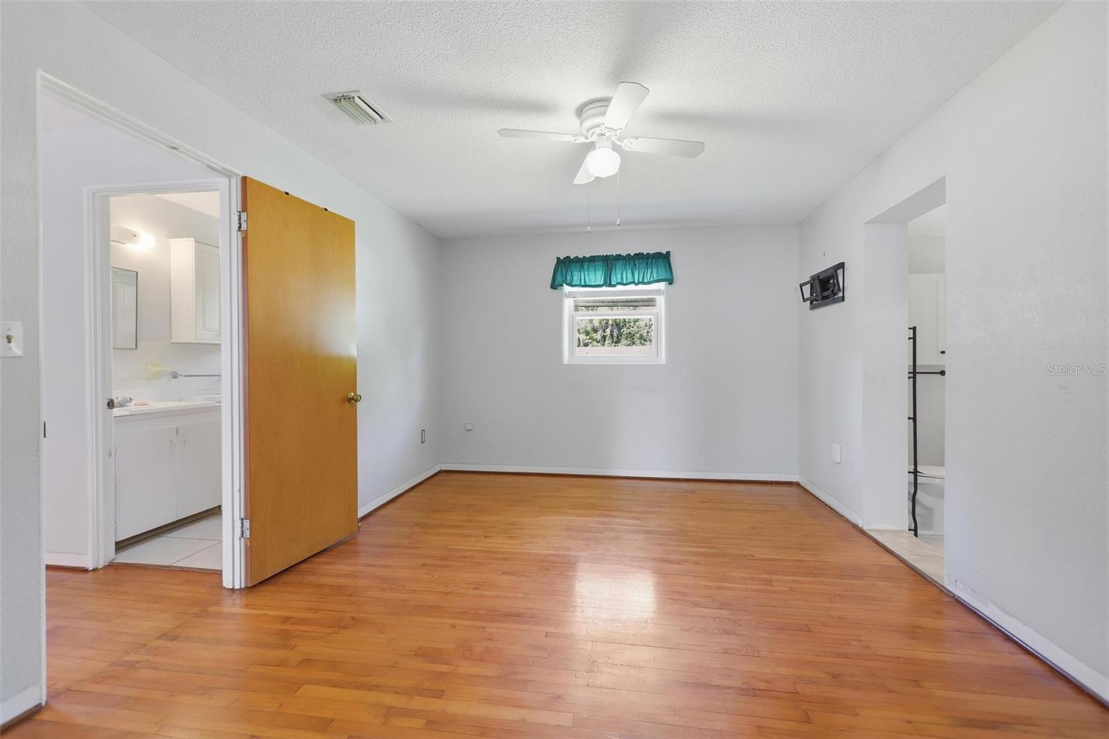 109 WESTERN AVE — photo 22