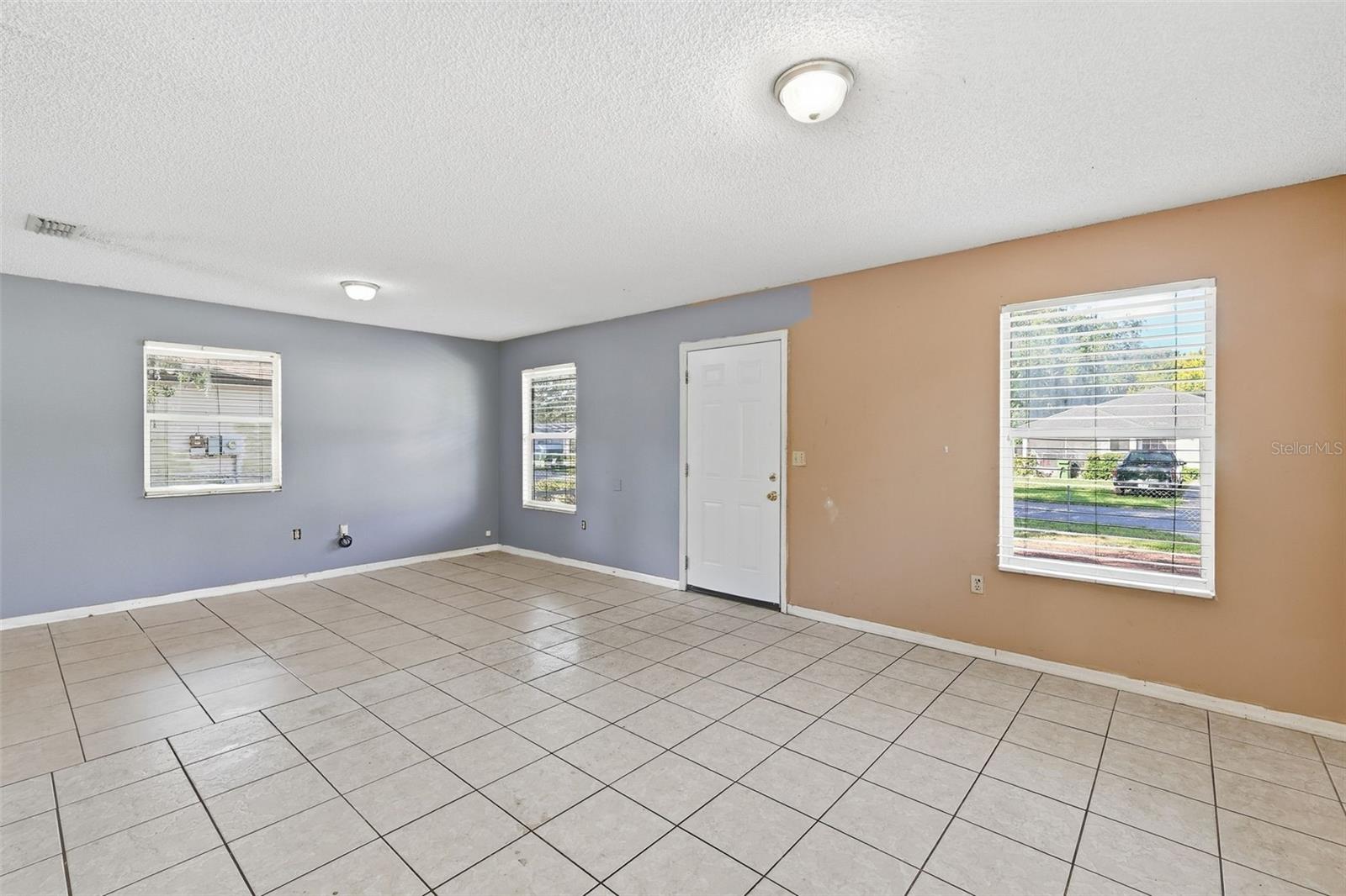 902 TALLADEGA ST — photo 2