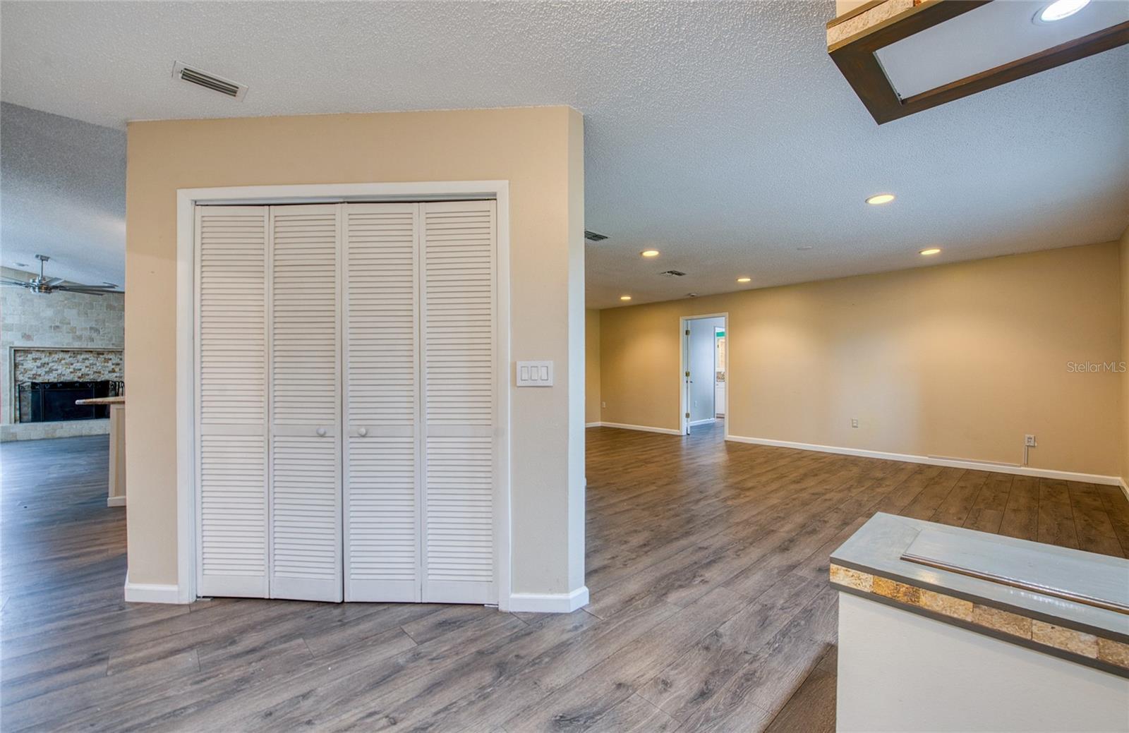 2143 SALISBURY CT — photo 8