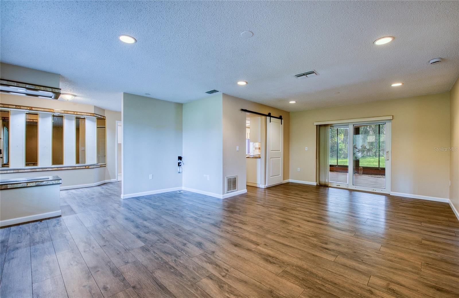 2143 SALISBURY CT — photo 9