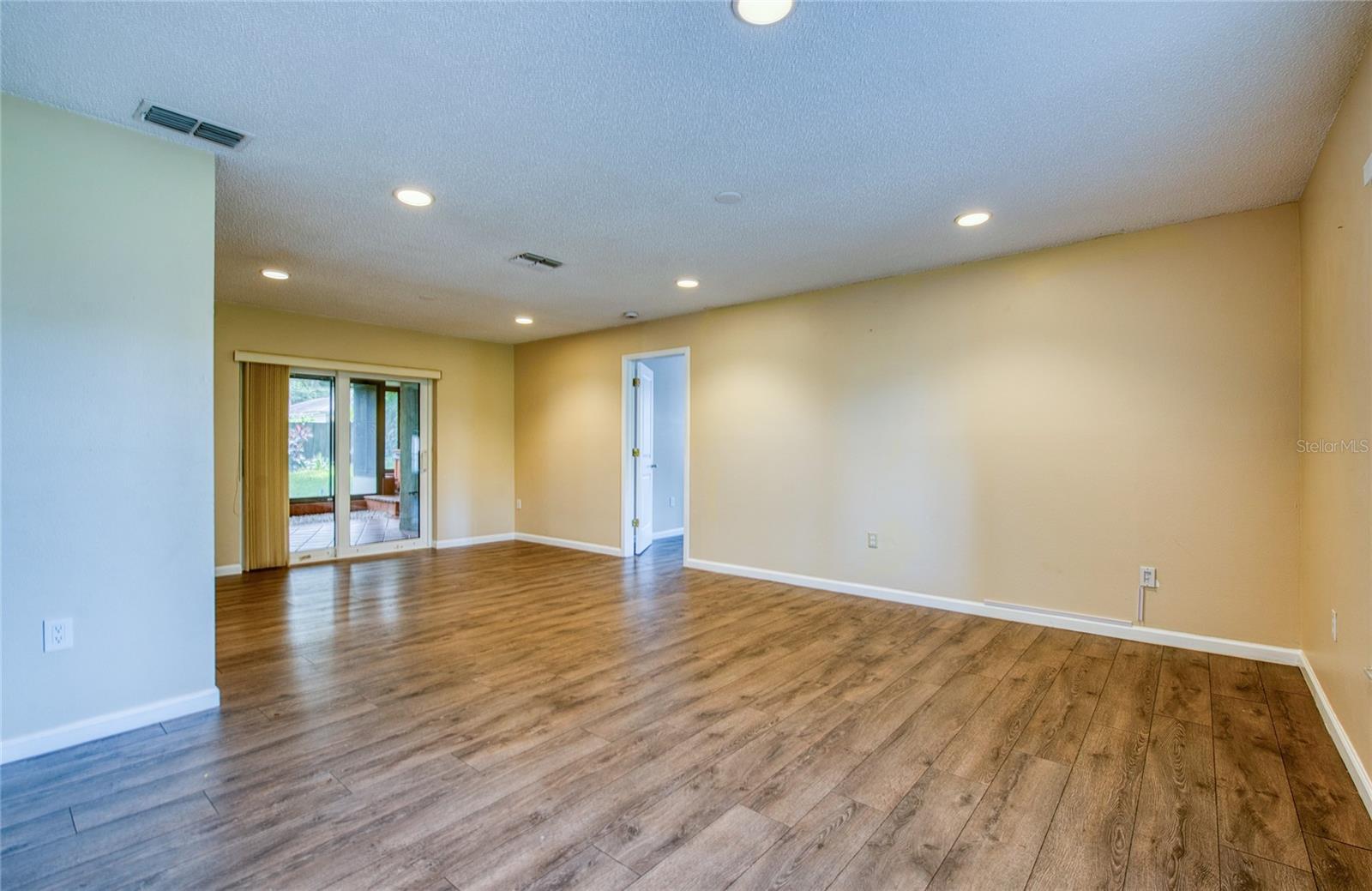 2143 SALISBURY CT — photo 11