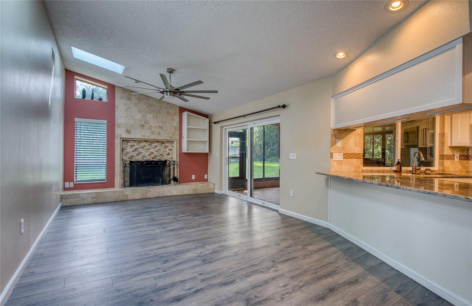 2143 SALISBURY CT — photo 16