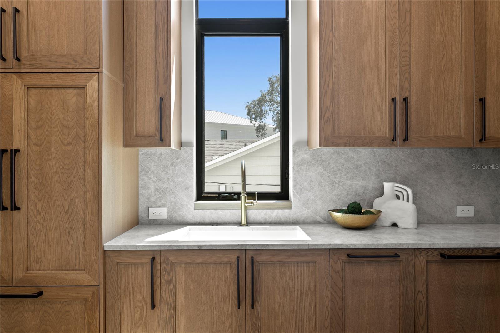 403 S BARBARA LN — photo 16