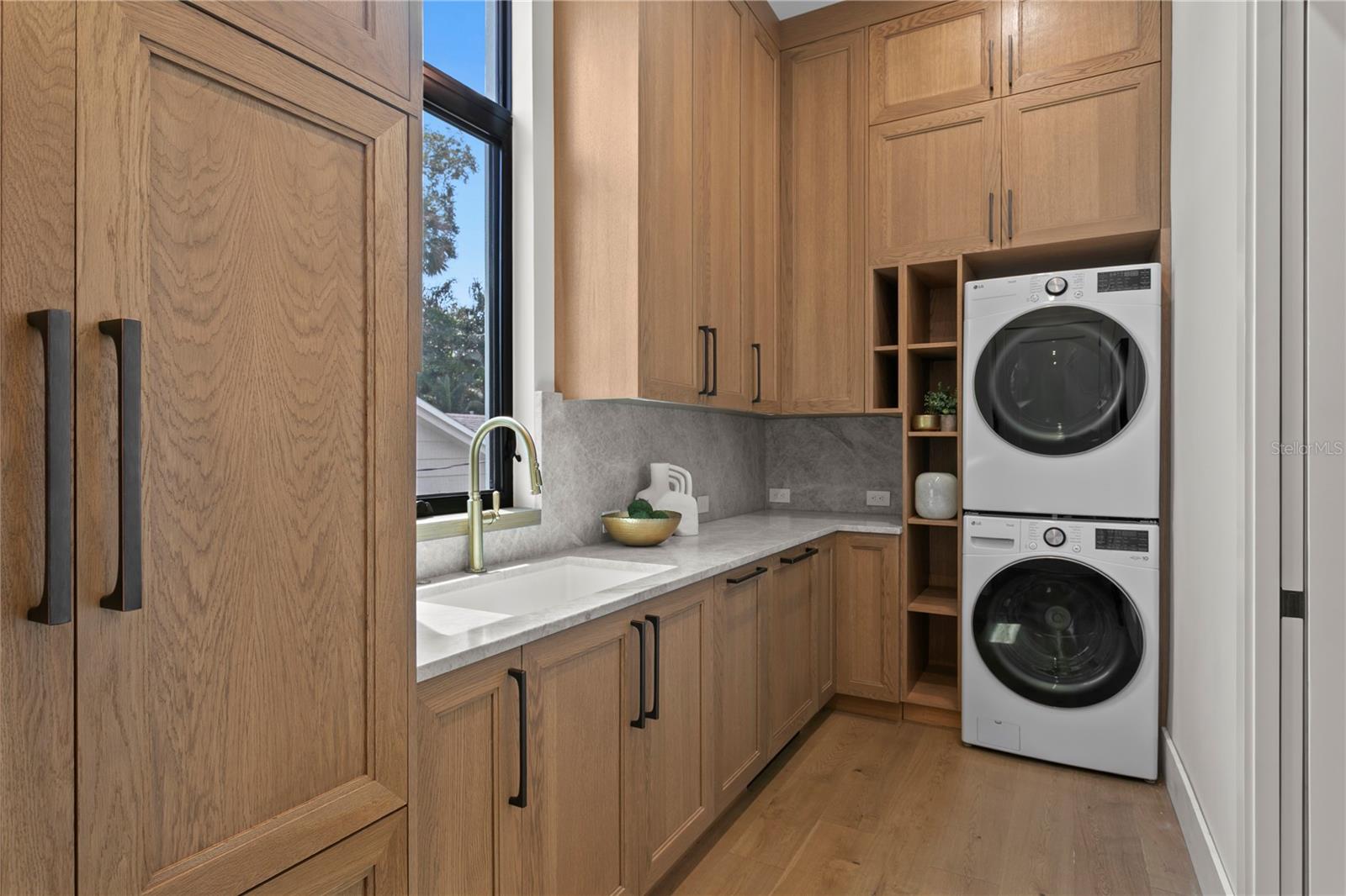 403 S BARBARA LN — photo 18