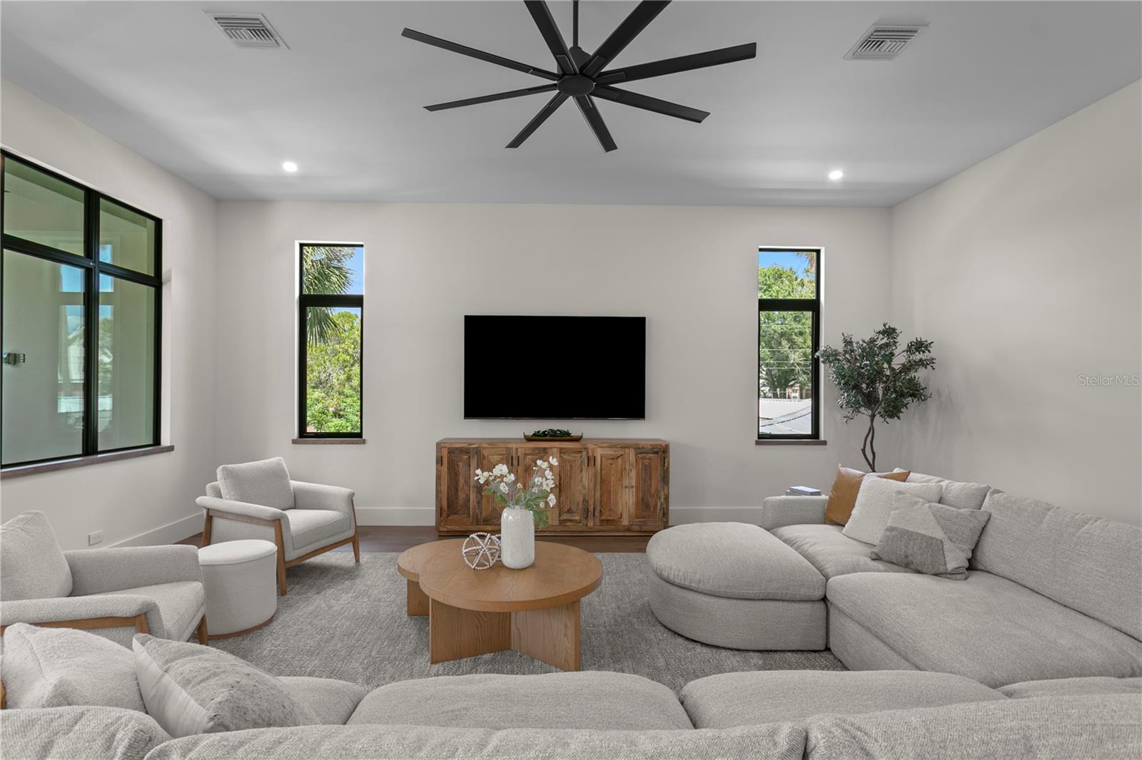 403 S BARBARA LN — photo 32