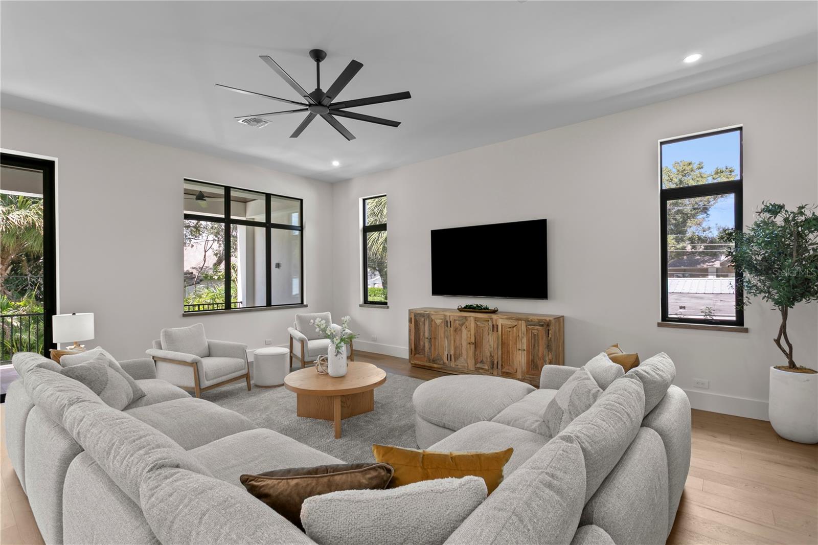 403 S BARBARA LN — photo 33