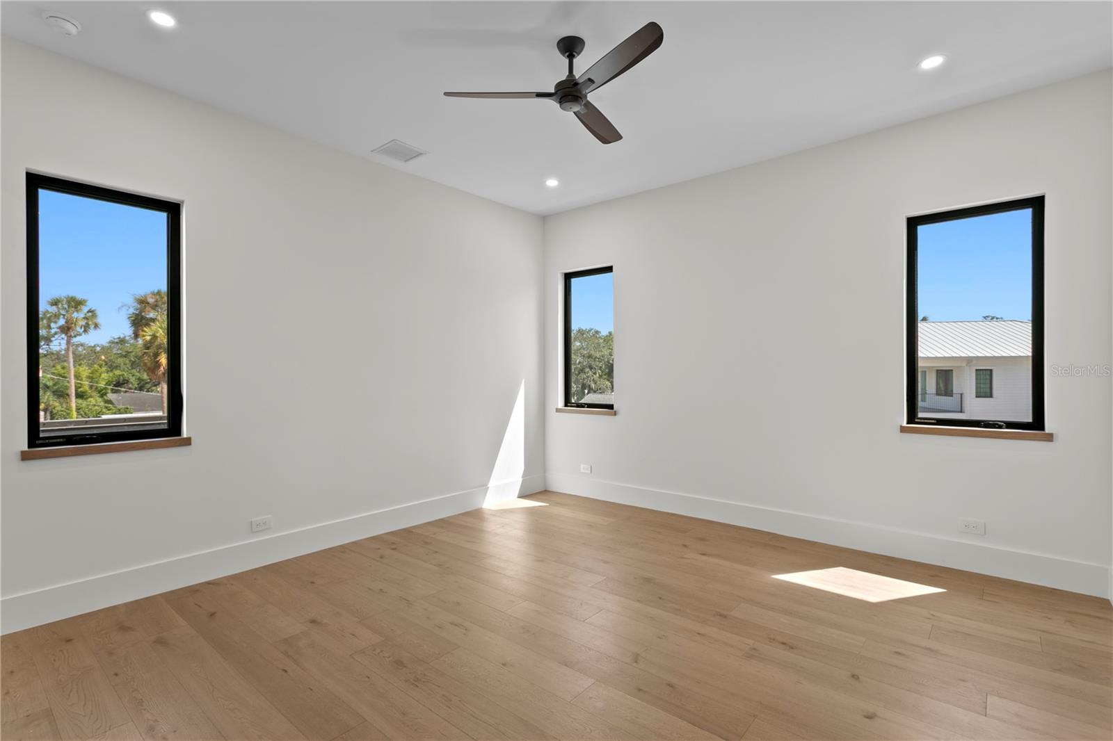 403 S BARBARA LN — photo 61
