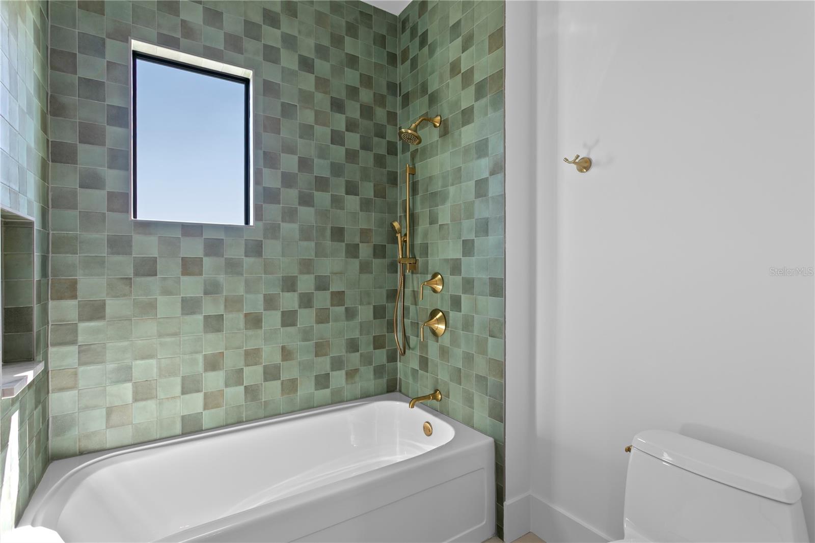 403 S BARBARA LN — photo 63