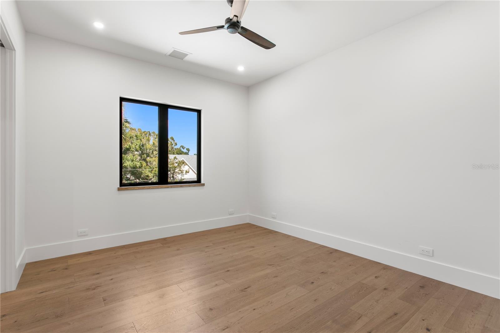 403 S BARBARA LN — photo 64