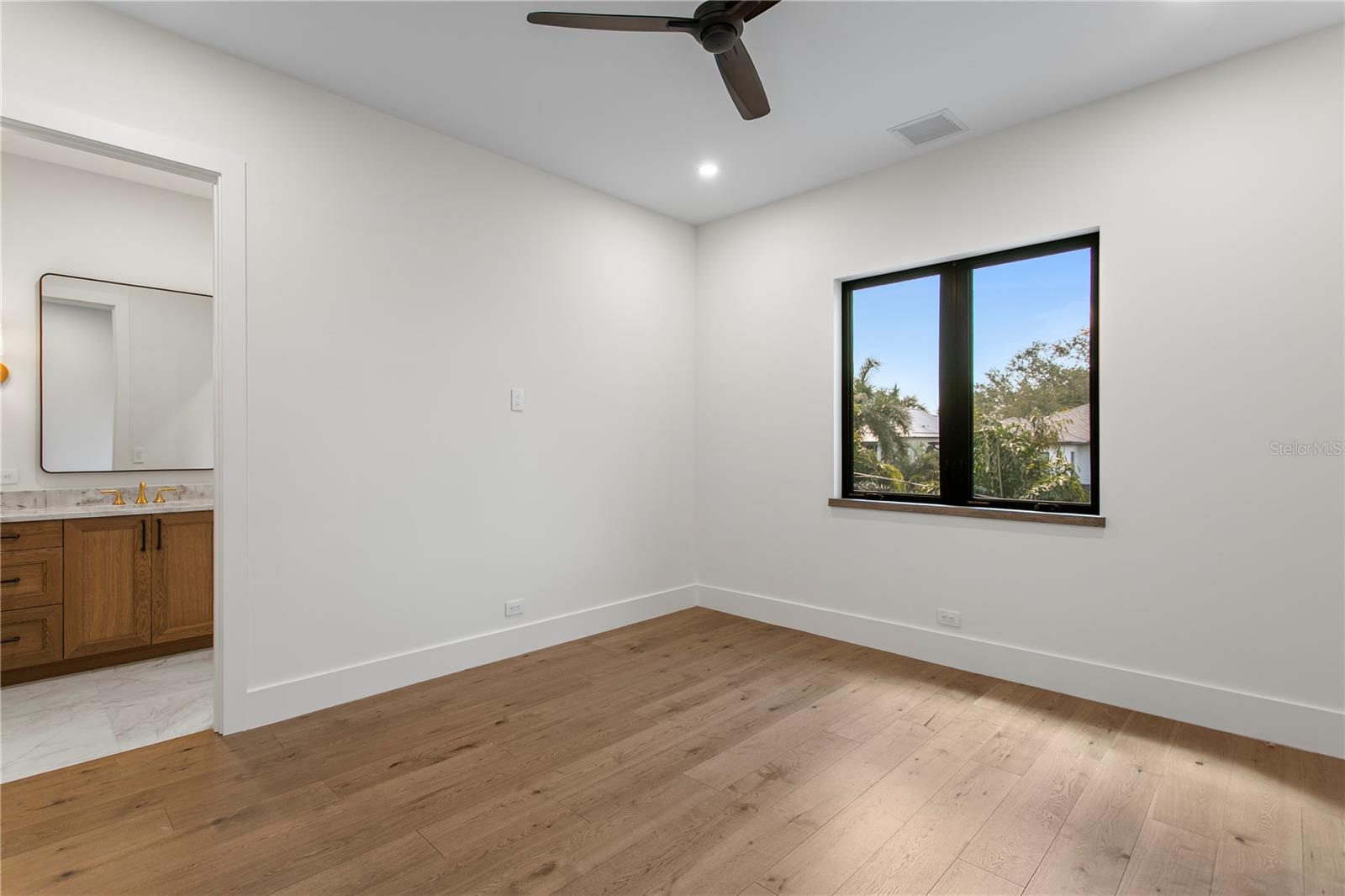 403 S BARBARA LN — photo 67