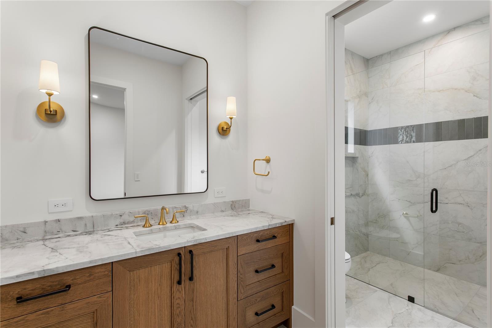 403 S BARBARA LN — photo 68