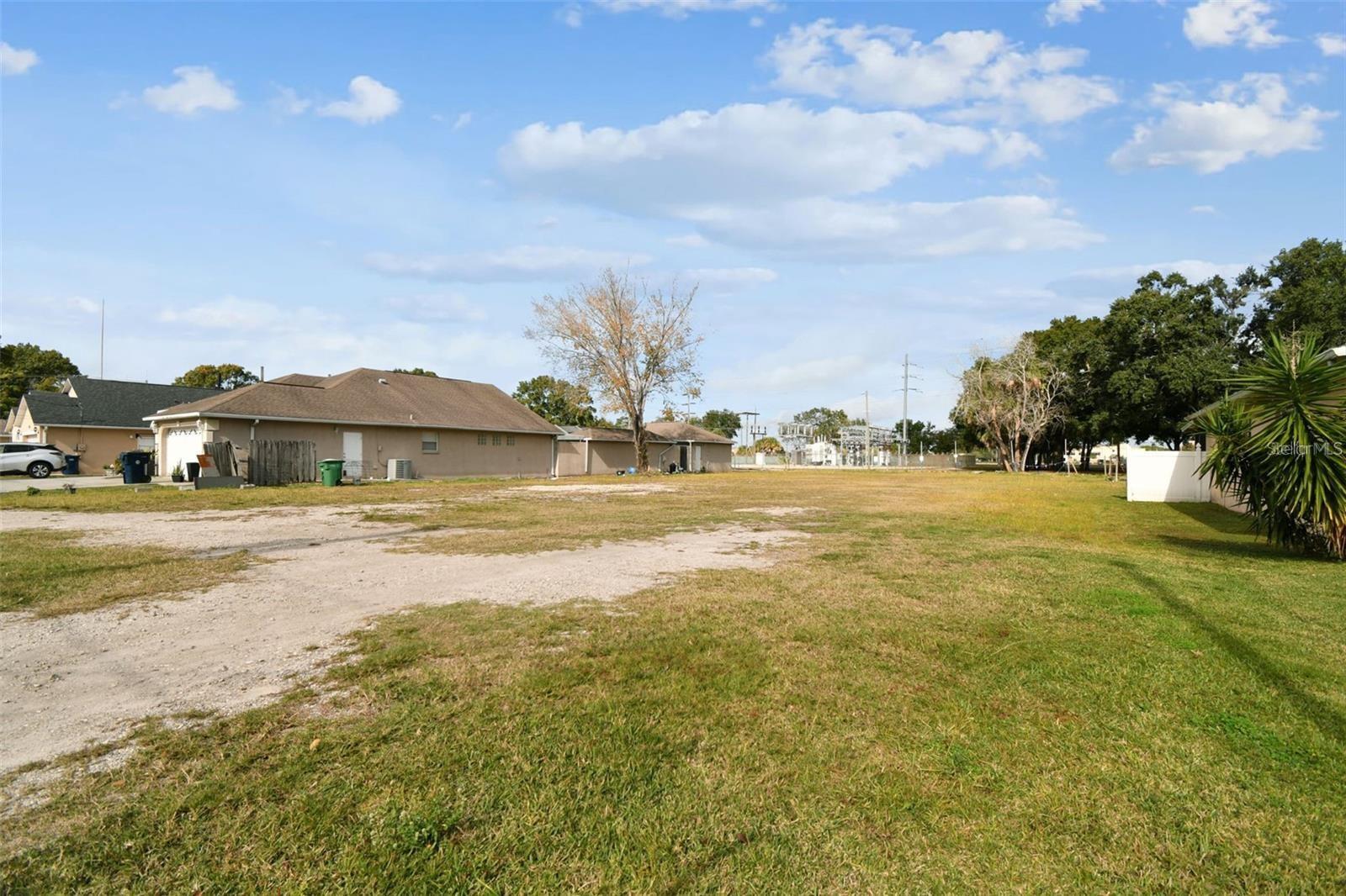 3337 W WOODLAWN AVE — photo 4