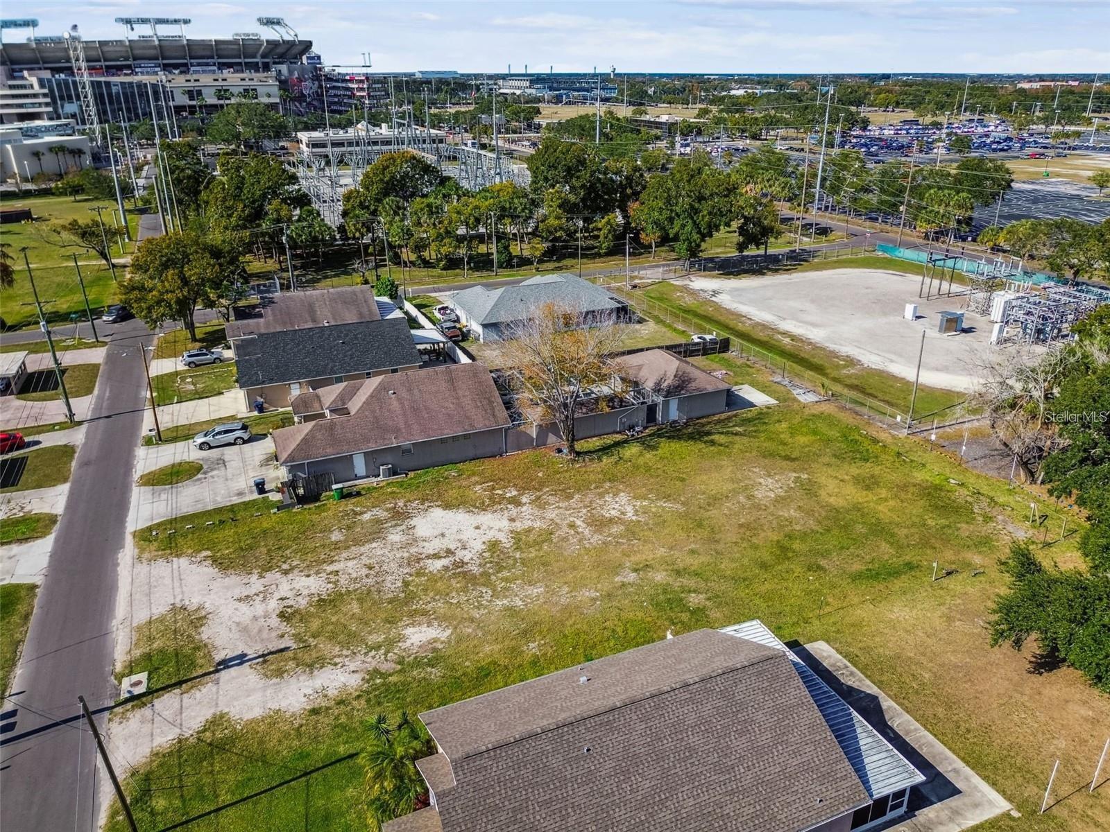3337 W WOODLAWN AVE — photo 13