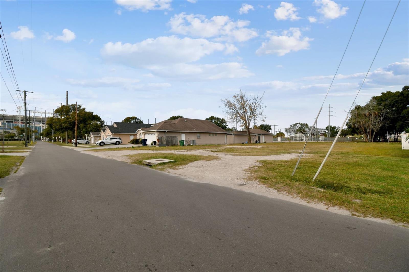 3337 W WOODLAWN AVE — photo 15