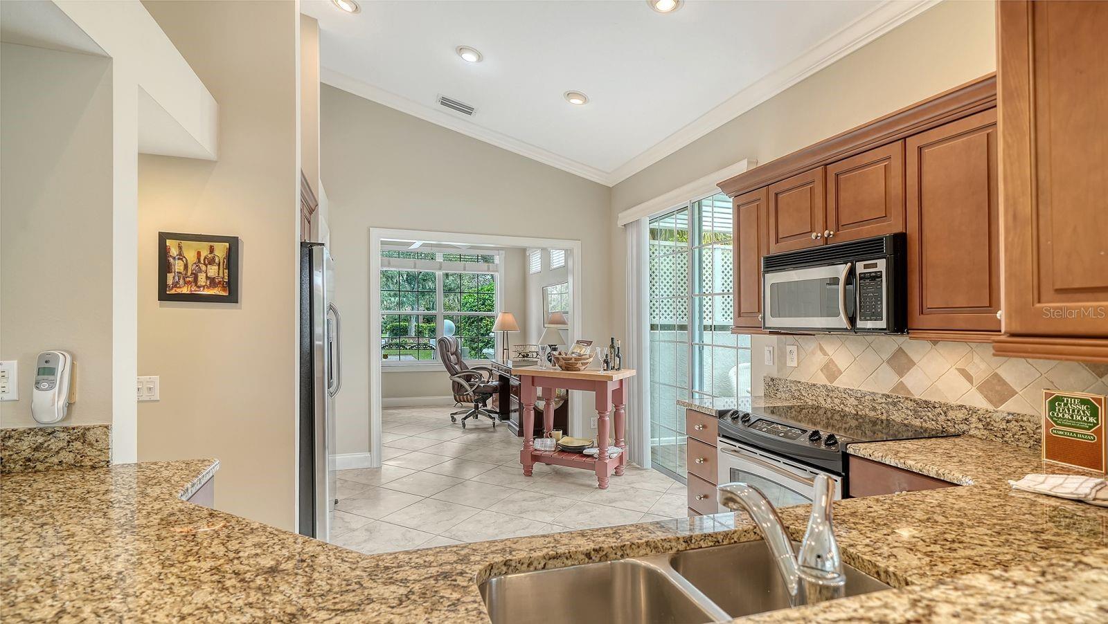 7126 KENSINGTON CT — photo 20