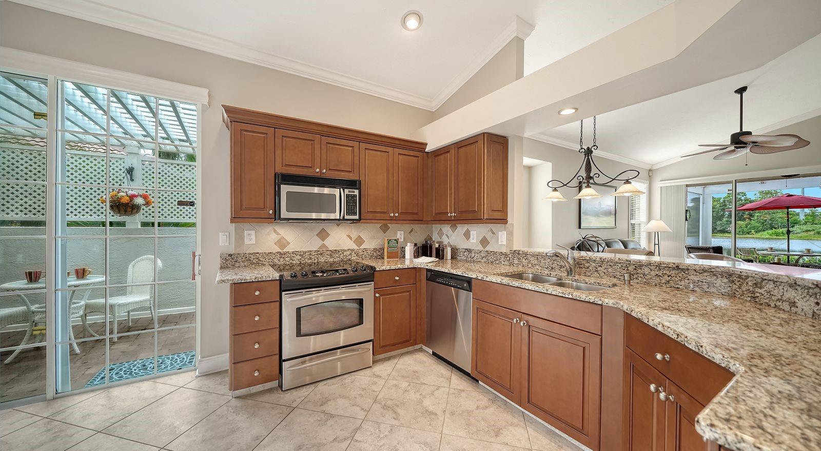 7126 KENSINGTON CT — photo 21