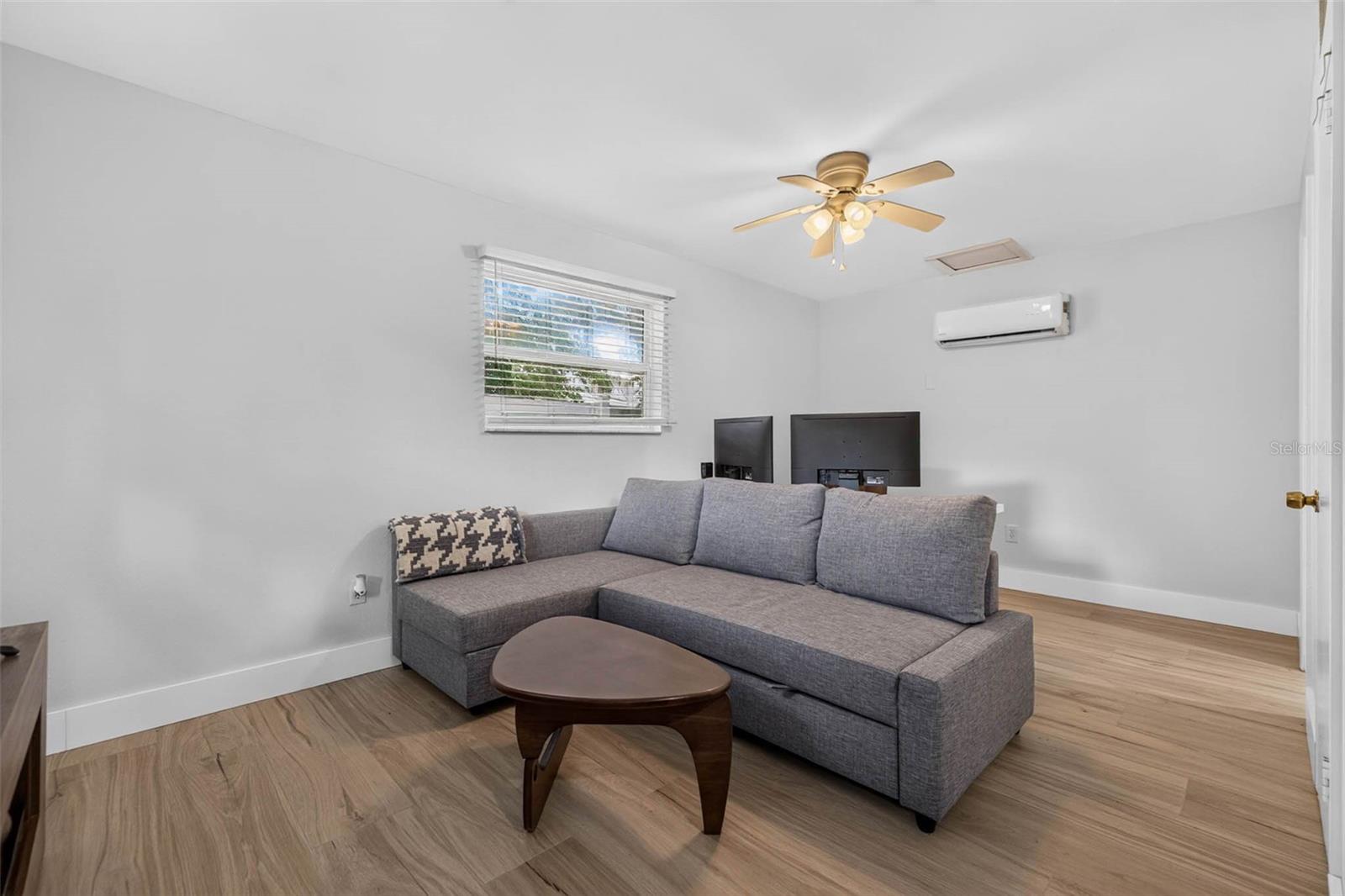1407 S MOODY AVE — photo 32