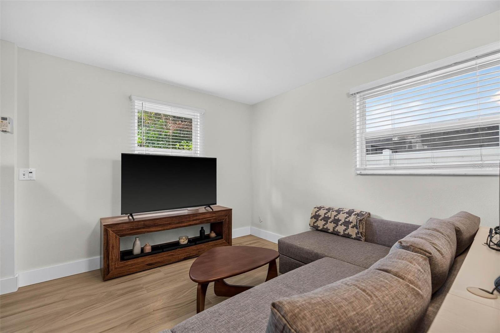 1407 S MOODY AVE — photo 33