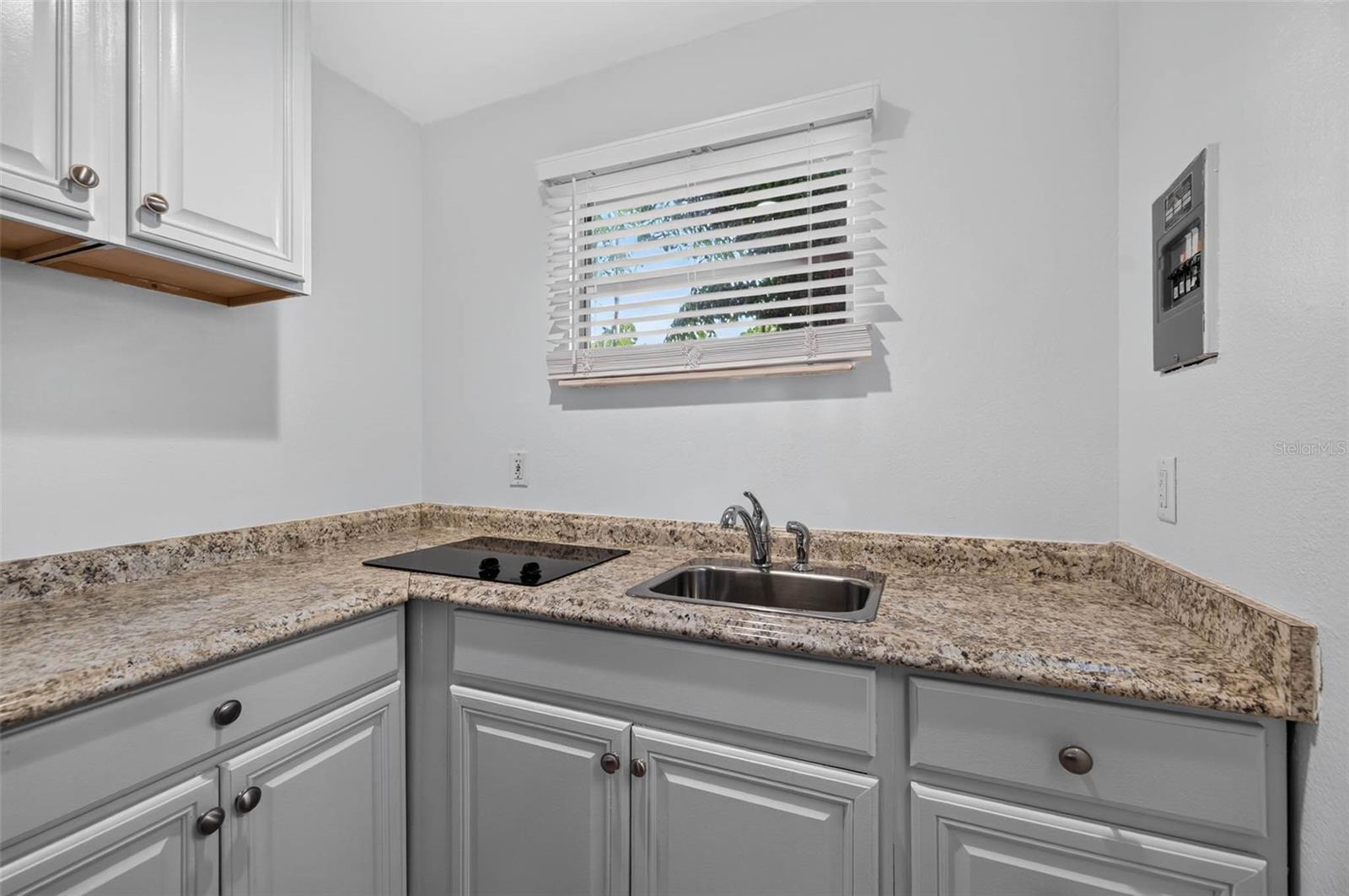 1407 S MOODY AVE — photo 35