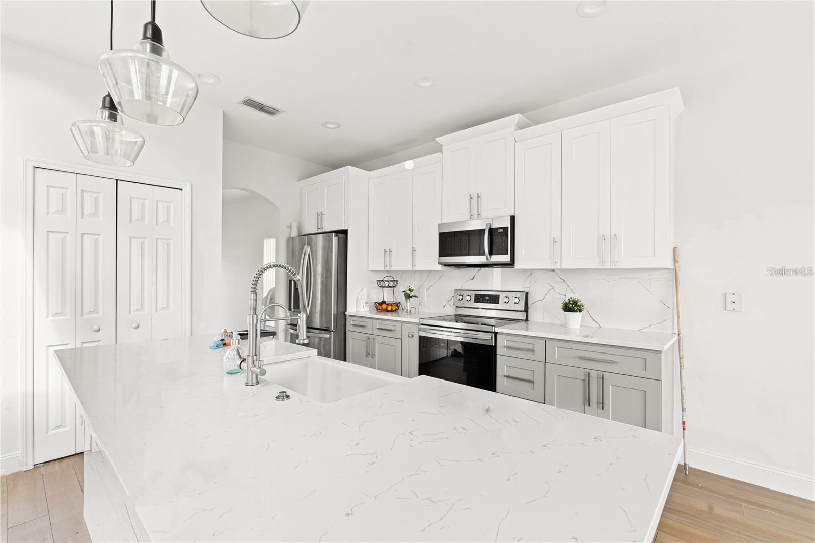 351 BRIDGEWATER DR — photo 3