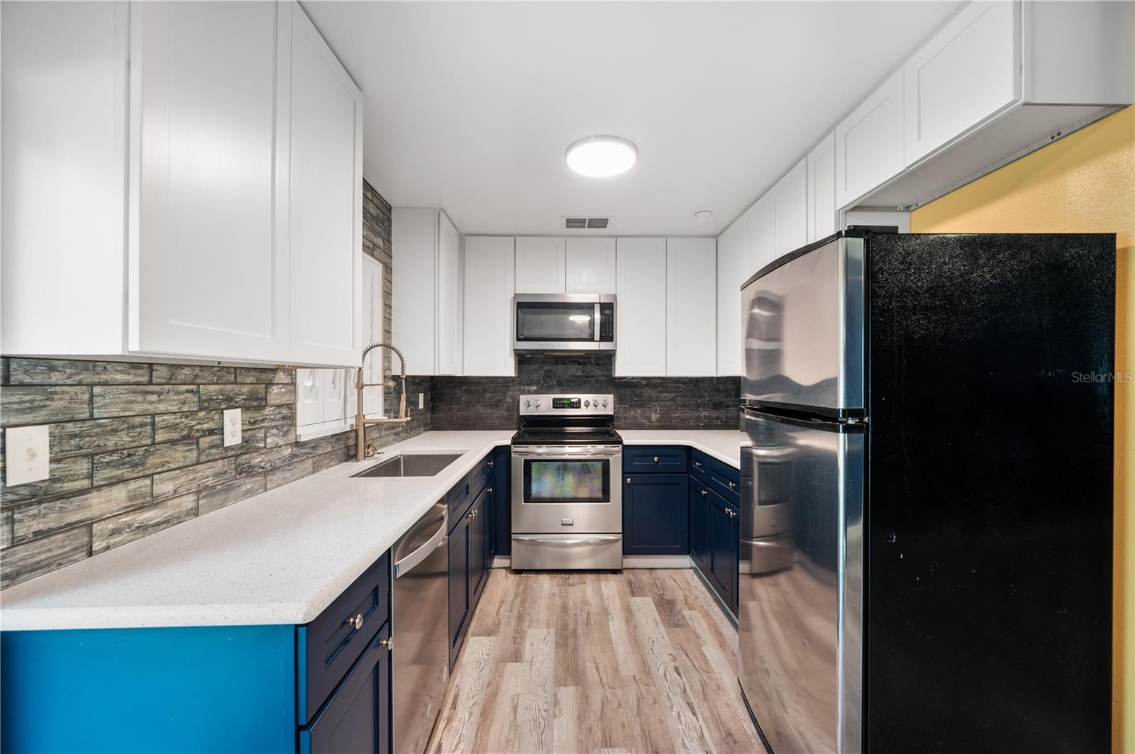 2262 HONEYCOMB LN — photo 7