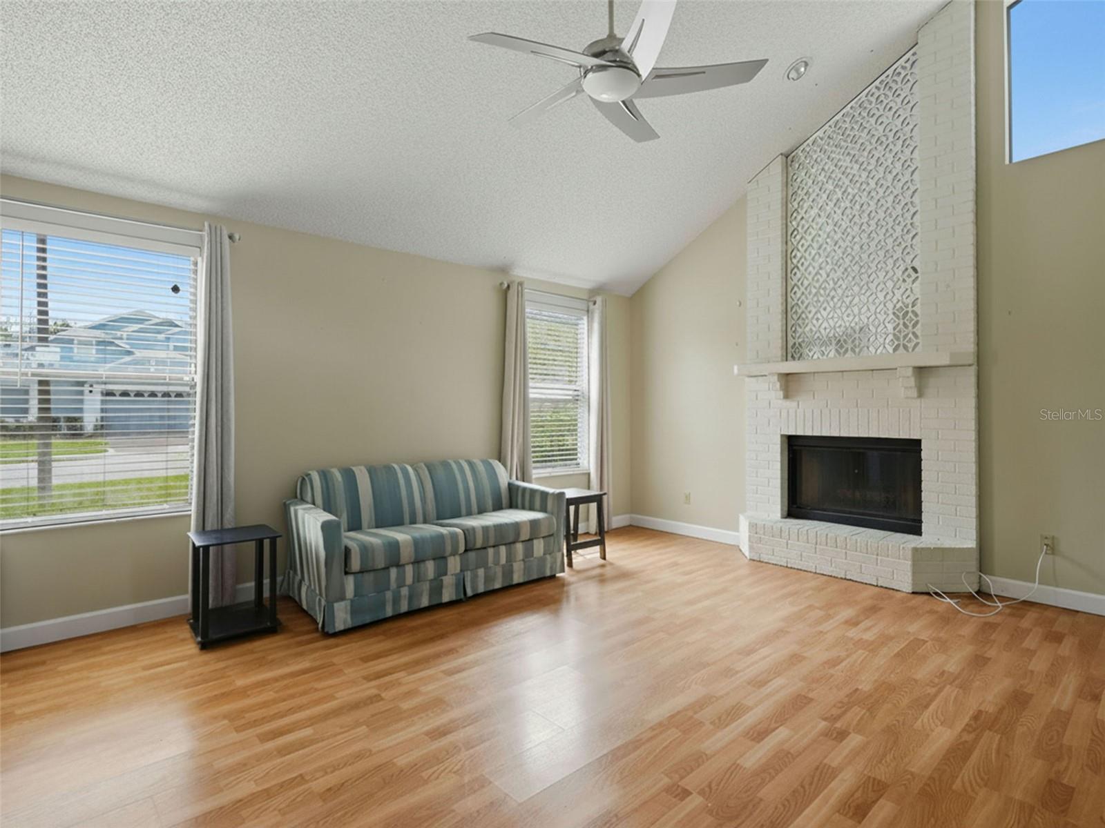 2184 SPRINGRAIN DR — photo 4