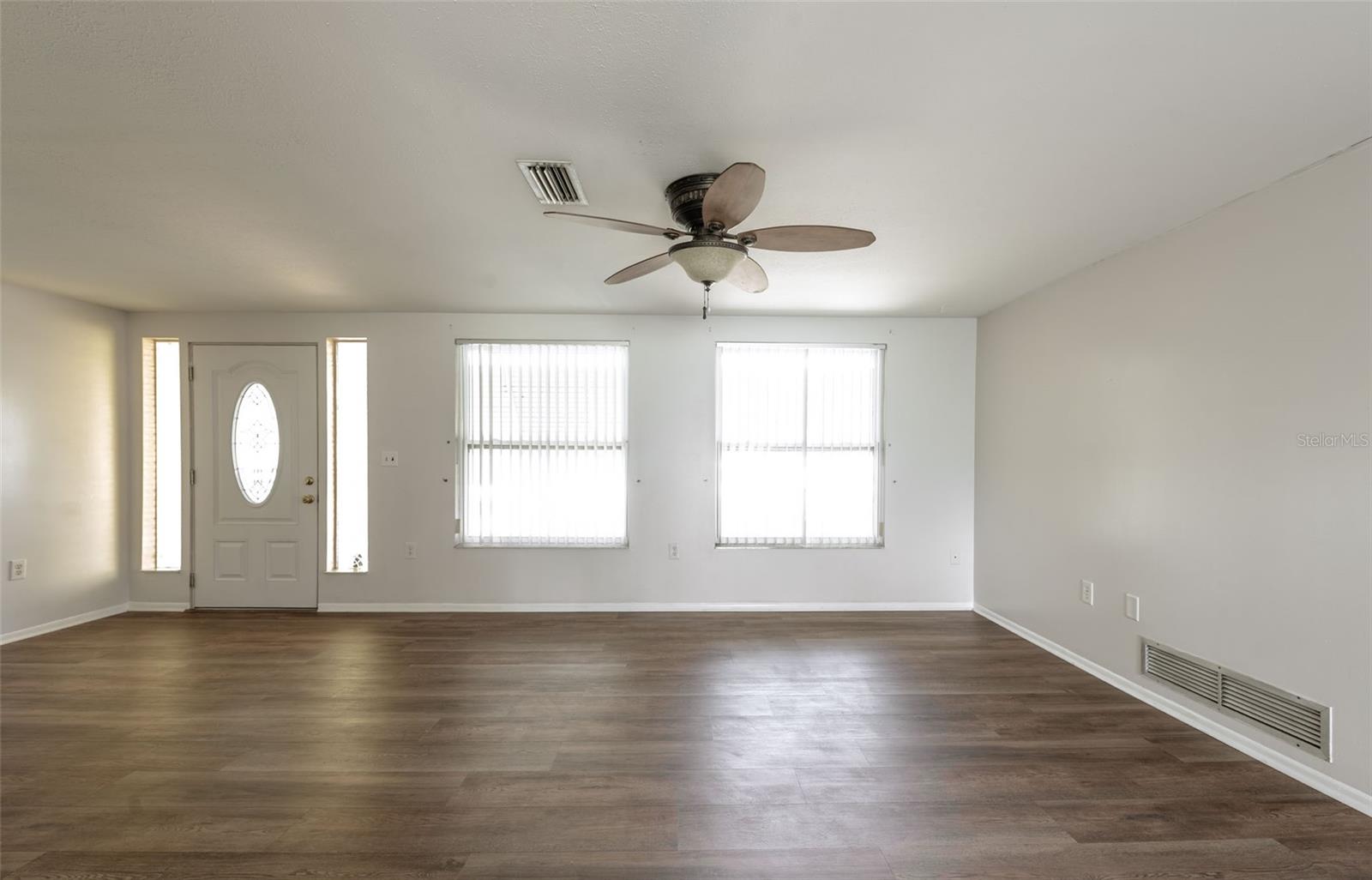 631 S BROADWAY — photo 10
