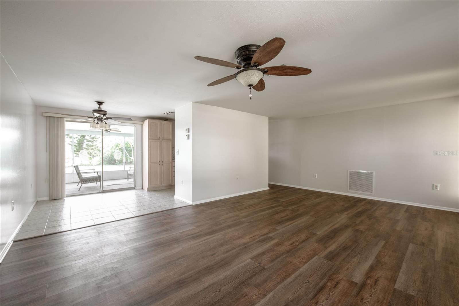 631 S BROADWAY — photo 11