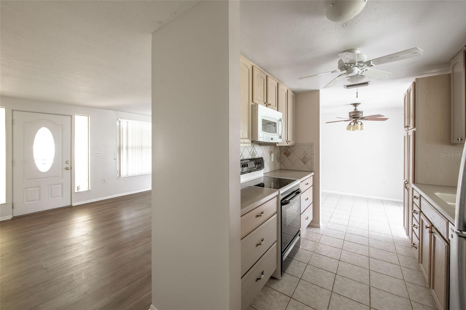 631 S BROADWAY — photo 18