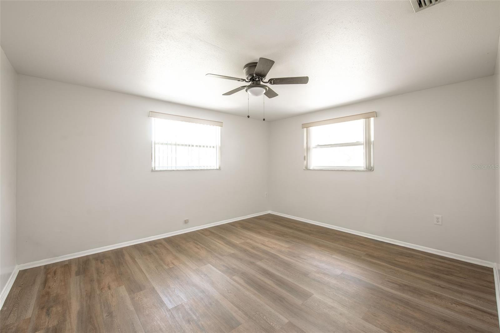 631 S BROADWAY — photo 19