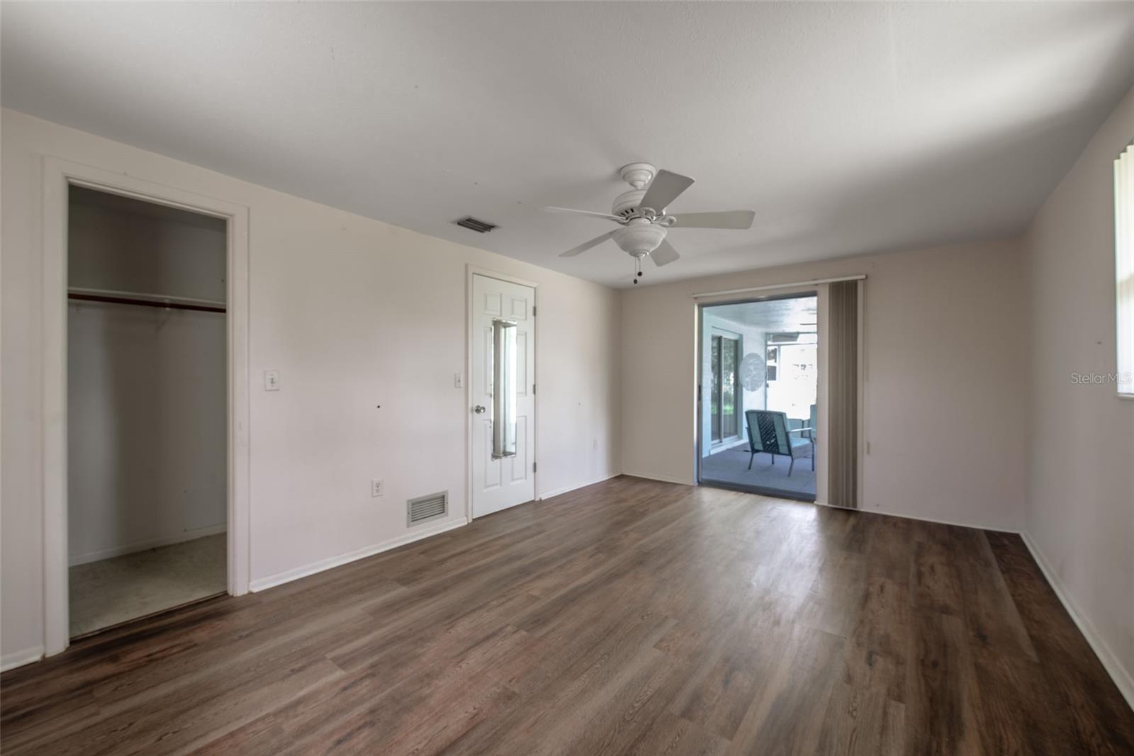 631 S BROADWAY — photo 25